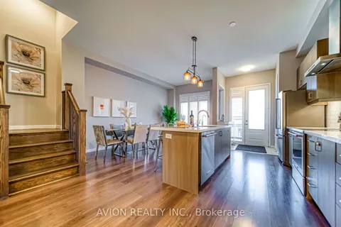 1256 Wellington St, Aurora, ON L4G 2C9