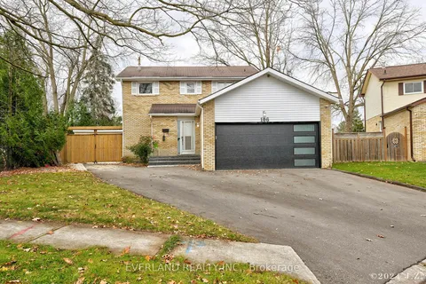 106 Wesley St, Newmarket, ON L3Y 3N8