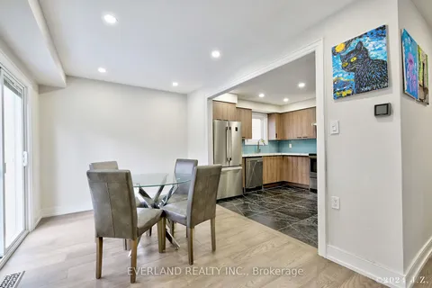 106 Wesley St, Newmarket, ON L3Y 3N8