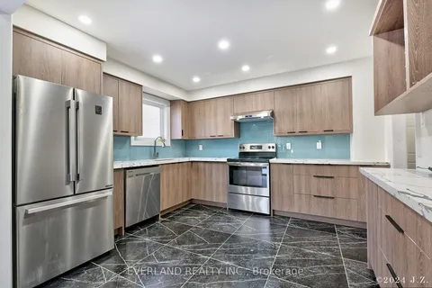 106 Wesley St, Newmarket, ON L3Y 3N8