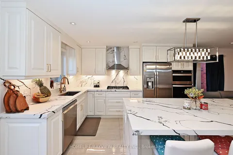 26 Sandfield Dr, Aurora, ON L4G 6R7