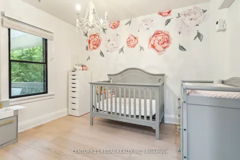 153 Clarence St, Vaughan, ON L4L 1L4