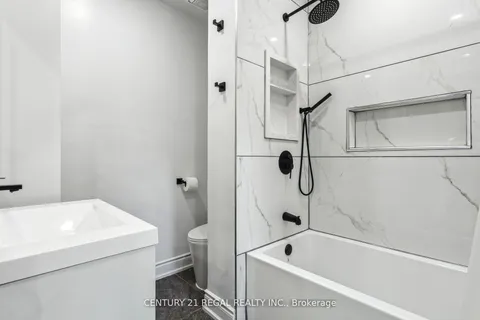 153 Clarence St, Vaughan, ON L4L 1L4