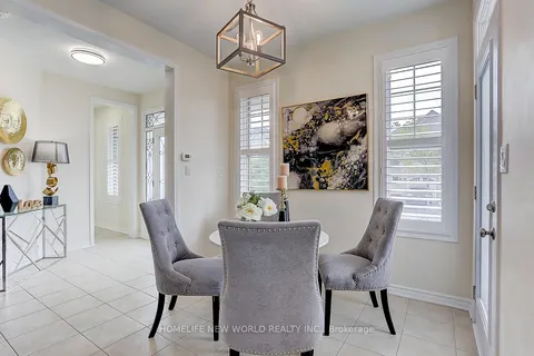 25 Thomas Phillips Dr, Aurora, ON L4G 0X2