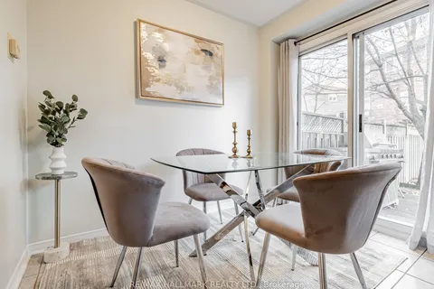 566 Walpole Cres, Newmarket, ON L3X 2B4