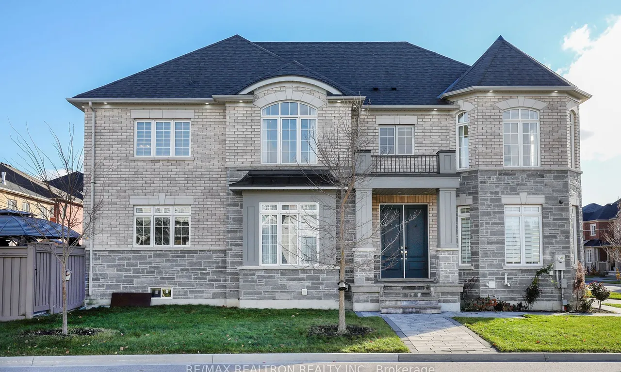 39 Joseph Hartman Cres, Aurora, ON L4G 1C9