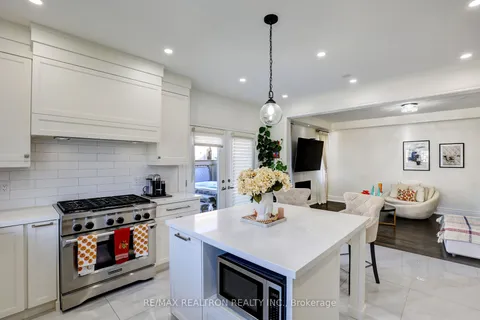 39 Joseph Hartman Cres, Aurora, ON L4G 1C9