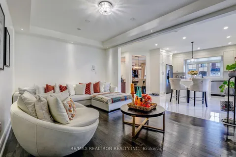 39 Joseph Hartman Cres, Aurora, ON L4G 1C9