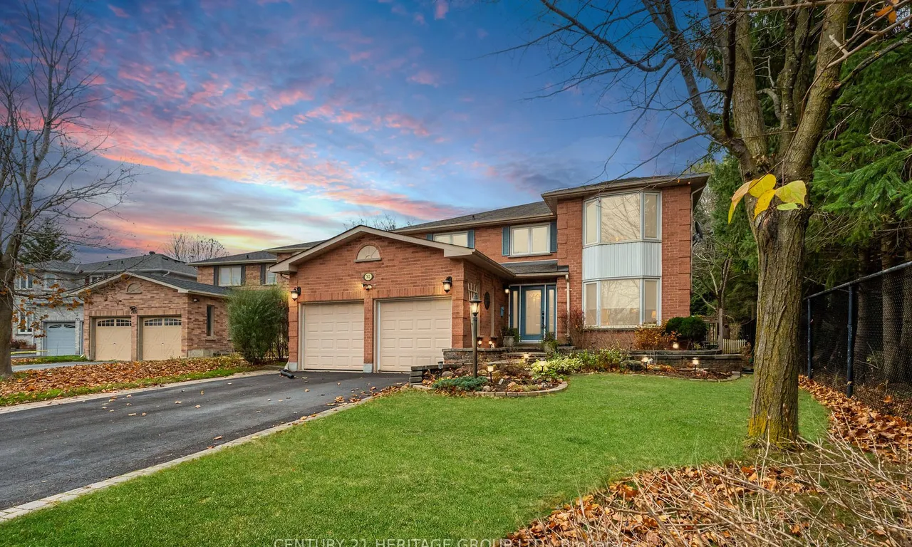 742 Leslie Valley Dr, Newmarket, ON L3Y 7J3