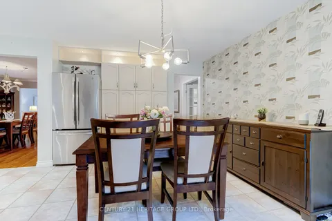 742 Leslie Valley Dr, Newmarket, ON L3Y 7J3