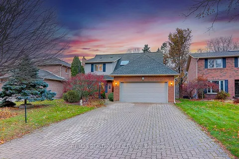 44 Golf Links Dr, Aurora, ON L4G 3V3