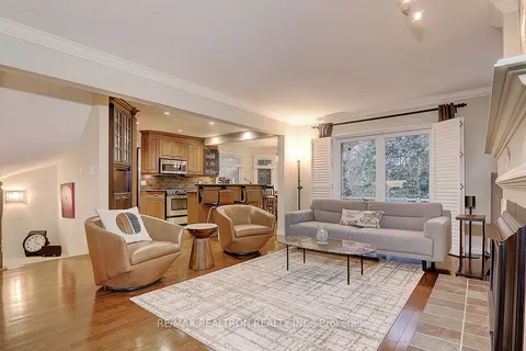 44 Golf Links Dr, Aurora, ON L4G 3V3