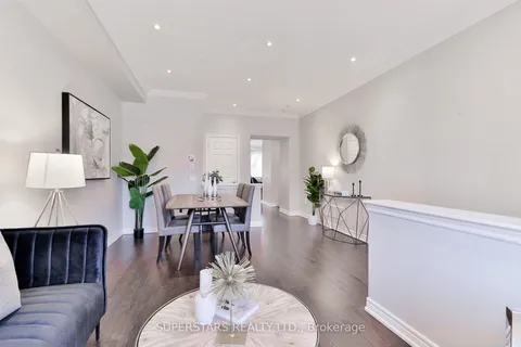 9 Walter English Dr, East Gwillimbury, ON L9N 0S2