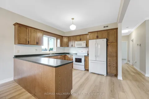 7 Columbus Lane, Adjala-Tosorontio, ON L0M 1J0