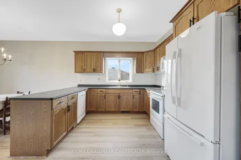 7 Columbus Lane, Adjala-Tosorontio, ON L0M 1J0