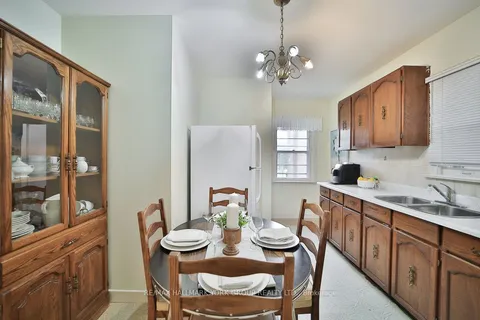 82 Oxford St, Richmond Hill, ON L4C 4L5