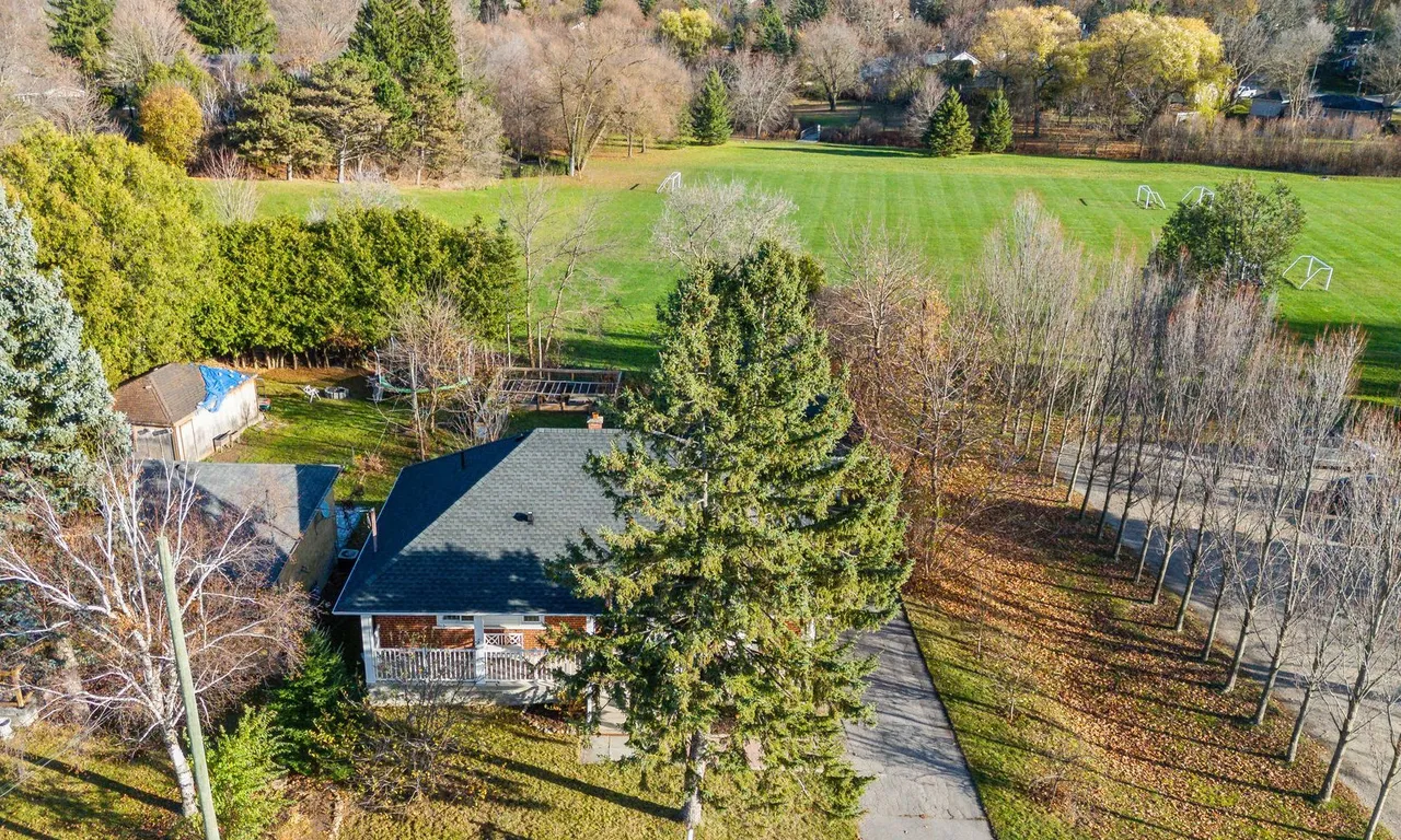 128 Queen St, Newmarket, ON L3Y 2E8