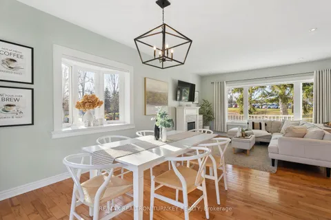 128 Queen St, Newmarket, ON L3Y 2E8