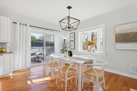 128 Queen St, Newmarket, ON L3Y 2E8