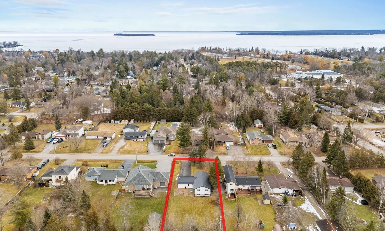 2200 Richard St, Innisfil, ON L9S 2C5