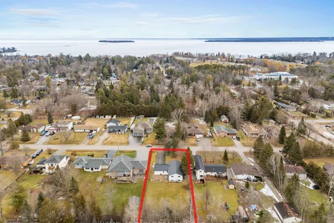 2200 Richard St, Innisfil, ON L9S 2C5