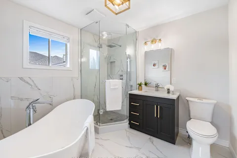 2200 Richard St, Innisfil, ON L9S 2C5