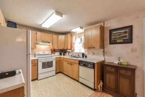 56 TECUMSETH PINES Drive, New Tecumseth, ON L0G 1W0