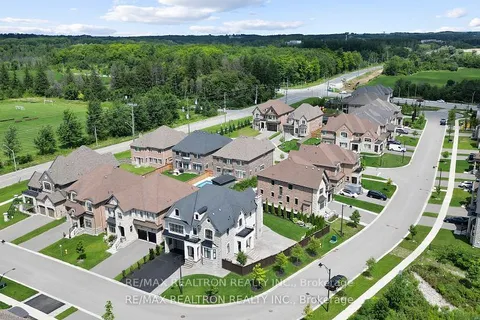 23 Cairns Gate, King, ON L7B 0P5