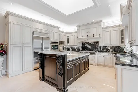 22 Riverstone Crt, East Gwillimbury, ON L0G 1V0