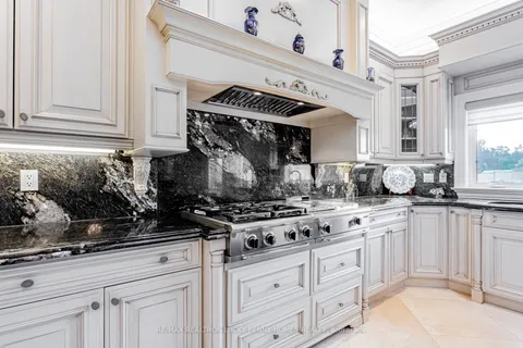 22 Riverstone Crt, East Gwillimbury, ON L0G 1V0