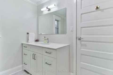487 EAGLE St, Newmarket, ON L3Y 1K7