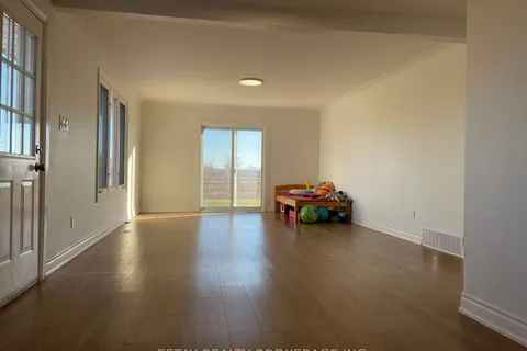 22478 Leslie St, East Gwillimbury, ON L0G 1R0