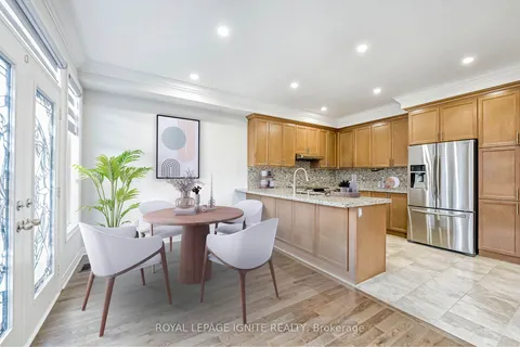 36 Lewis Ave, Bradford West Gwillimbury, ON L3Z 0X2