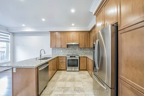 36 Lewis Ave, Bradford West Gwillimbury, ON L3Z 0X2