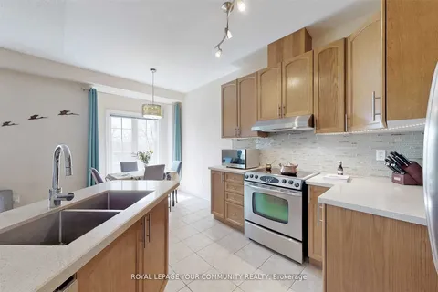 15 Old Colony Rd, Richmond Hill, ON L4E 4L5