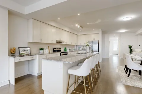 106 Lichfield Rd, Markham, ON L3R 0W9