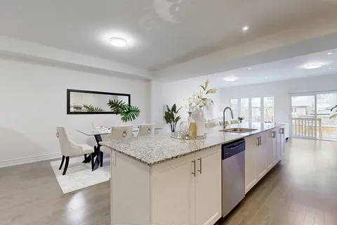 106 Lichfield Rd, Markham, ON L3R 0W9