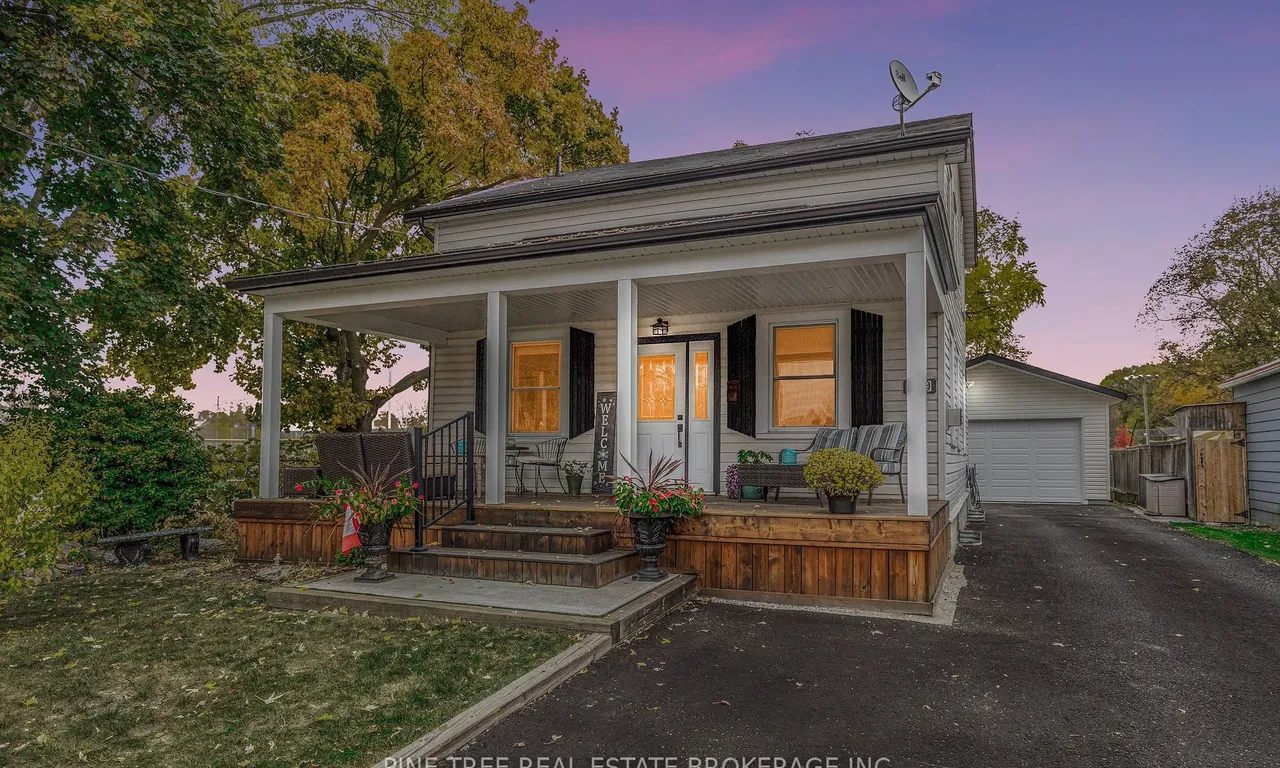 239 Pine St, Newmarket, ON L3Y 3R2