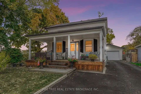 239 Pine St, Newmarket, ON L3Y 3R2