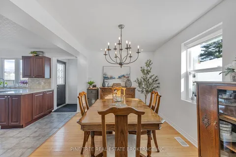 239 Pine St, Newmarket, ON L3Y 3R2