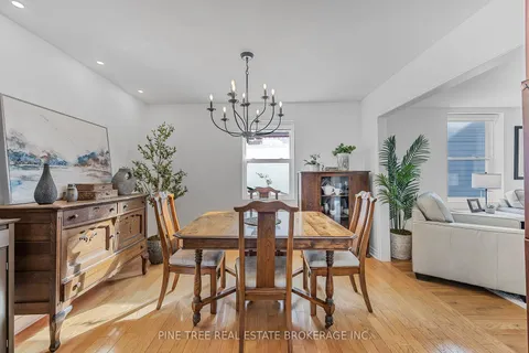 239 Pine St, Newmarket, ON L3Y 3R2
