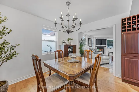 239 Pine St, Newmarket, ON L3Y 3R2
