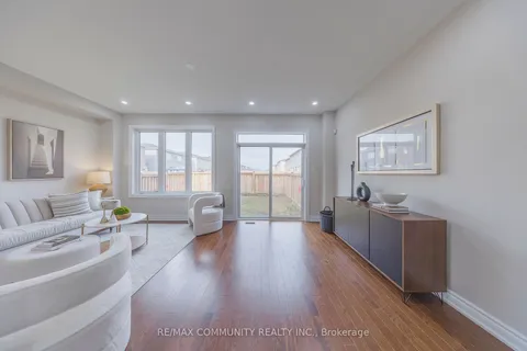 14 Mohandas Dr, Markham, ON L3S 3J5
