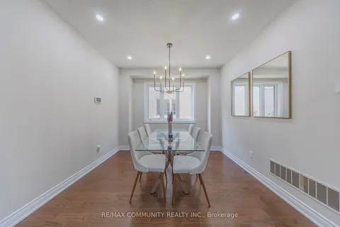 14 Mohandas Dr, Markham, ON L3S 3J5