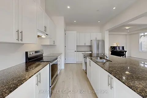 97 Halldorson Ave, Aurora, ON L4G 0C5