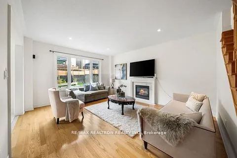 17 West Park Ave, Bradford West Gwillimbury, ON L3Z 0A5