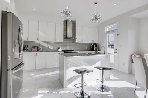37 Crimson King Way, East Gwillimbury, ON L9N 0V1