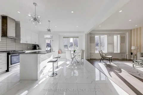 37 Crimson King Way, East Gwillimbury, ON L9N 0V1