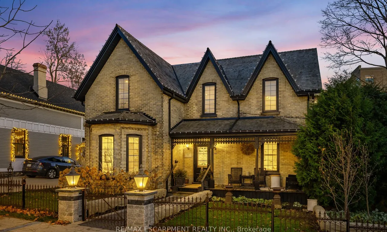 11 CATHERINE Ave, Aurora, ON L4G 1K4
