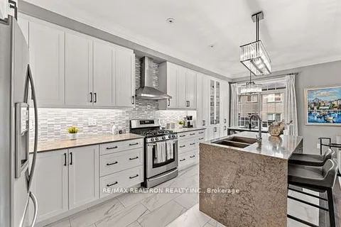 66 Walter Sinclair Crt, Richmond Hill, ON L4E 0X1